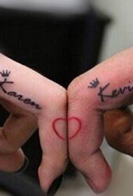 Un tatuaje para toda la vida, uno doble, pareja, dedo