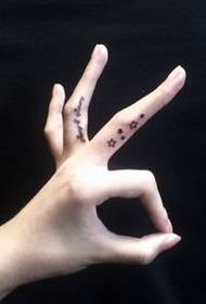 Merginos piršto penkiakampės žvaigždės tatuiruotės modelis