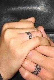 Kaunis sormen tatuointi