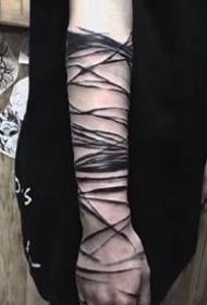 बांह टैटू पैटर्न - हाथ कंगन टैटू चित्र के चारों ओर लिपटी काली रेशम रेखा
