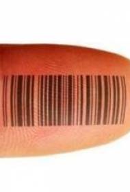 Finger på svart minimalistisk kombinerad linje streckkod elektronisk tatuering bild