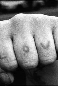 Prst engleske abecede ljubavna riječ tetovaža uzorak