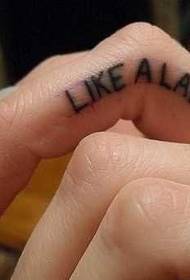 Patrón de tatuaxe de personaxe inglés de dedo pequeno