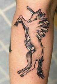 Unicornio cute tatuaje eredua schoolboy beso unicornio beltza tatuaje irudian