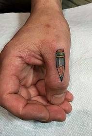 Tommel blyant tatovering