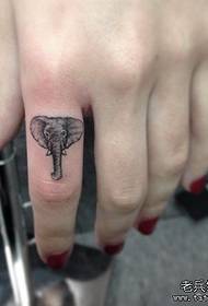 unha tatuaxe de dedos
