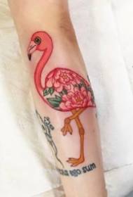 Silhouette tattoo - silueta dievčatá s farebnými tetovaním na paži