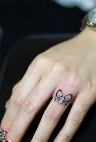 Vinger kleine totem tattoo patroon