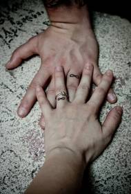 زوجين اللانهاية رمز نمط الوشم الإصبع