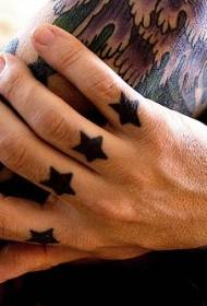 Palec cztery czarne gwiazdki wzór tatuażu