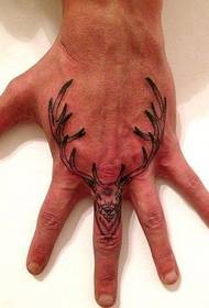 Hånd tilbage tatoveringsmønster for hjortehoved