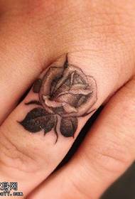 Rose ring tattoo pattern on finger