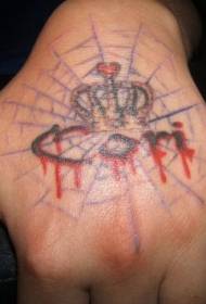 Ruka natrag kruna krvavo pismo tetovaža uzorak