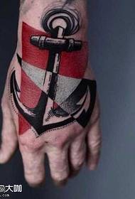 Vzorec tatoo s prstom sidro