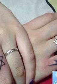 Fingerparet sekspunkts tatoveringsmønster i stjerners lyn