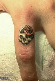 Finger skull tattoo pattern