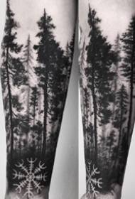 Wzór tatuażu drzew leśnych _ zestaw broni na czarno-szarym wzorze tatuażu drzew leśnych