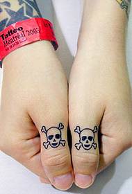 Couple tattoo pattern: finger couple skull tattoo pattern