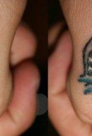 Finger shark anchor tattoo model tevna nirxandina wêneyê dixebite