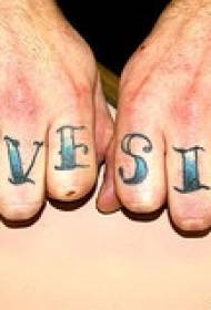 Patrón de tatuaje de alfabeto inglés de dedo azul
