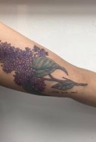 Тетоважа узорак цветове девојчицу насликана цветну тетоважу слику