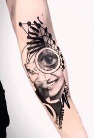 Veľmi pekná sada čiernych sivých tvorivých tetovaní na paži