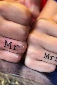 Двойка пръст малък модел татуировка