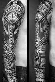 Totem Grouss Blummenaarm - E Grupp vu dominéierende Big Black Grey Male Flower Arm Tattoos
