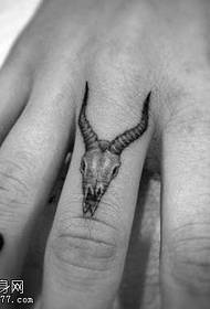 Els cérvols dits llepen patró de tatuatge d'amor