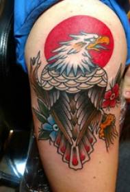 Tatouage aigle image bras de garçon peint aigle image de tatouage