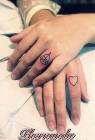 Pienen tuoreen sormen tatuointikuvion suositeltava kuva