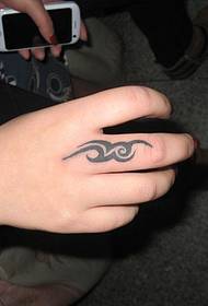 Mode finger totem tatuering bild