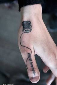 Uzorak tetovaže na prstu