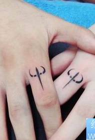 A popular finger tattoo couple tattoo picture, couple tattoo pattern photo