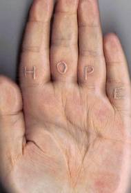 Patrón de tatuaje blanco inglés en el dedo