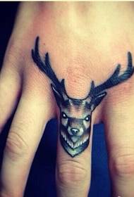 Fashion female finger antelope tattoo pattern to enjoy pictures