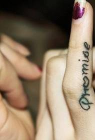 Tattoo i vogël i freskët në gisht çift