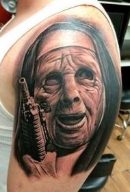 rame Realistični stil pištolj maskirana mob tetovaža