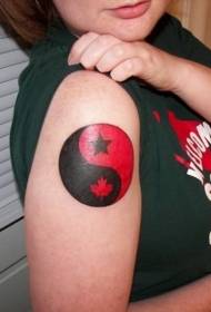 Grande vermelho e preto asiático yin e yang fofoca com padrão de tatuagem de estrelas