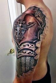 Рамо многу реалистично средновековно оклопно рамо со шема на крос тетоважа