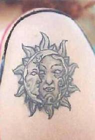 Schëller schwaarz gro Sonn a Mound Symbol Tattoo Bild
