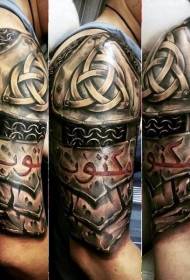 Lielās rokas ķeltu stila krāsainas bruņu emblēmas tetovējums