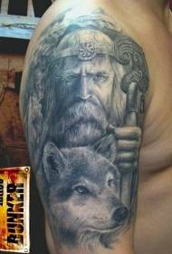 skouer swartgrys ou man met wolf tatoeëerpatroon