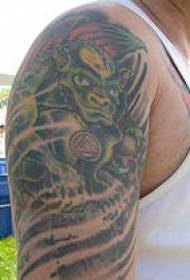 skulderfarget trekant halskjede grønn monster tatovering