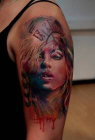 Nagy kar színű véres nő portré tetoválás minta
