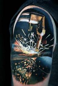 Рэалістычны стыль каляровай інжынернай татуіроўкі