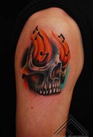 Pečių spalvos muzikos kaukolė su liepsnos tatuiruotės modeliu
