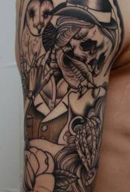 garabka hore ee qaabka naxdinta leh ee loo yaqaan 'skull couple tattoo tattoo'