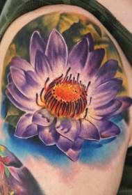 pola tato lotus mekar warna bahu