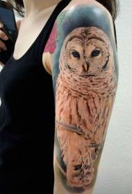umbala wezingalo ezimfushane nge-white owl tattoo iphethini
